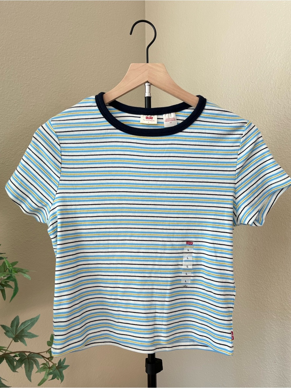 Levi’s Ribbed Striped Baby Tee Size L 💙